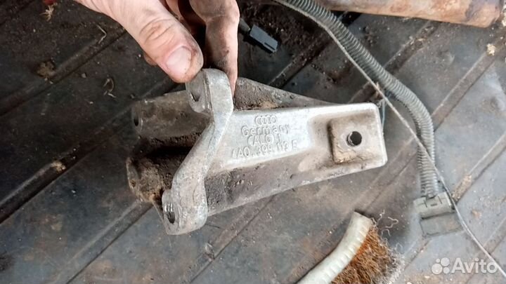 Кронштейн кпп левый VAG audi 100/A6 C4