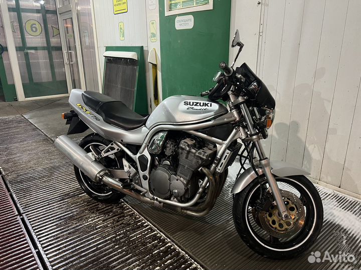 Suzuki GSF750 bandit