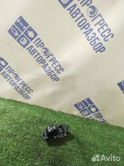 Кнопка стеклоподъемника задняя правая Great Wall