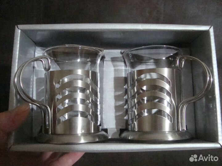 Стаканы в подстаканниках