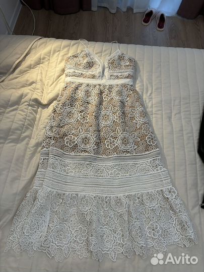 Белое вечернее платье