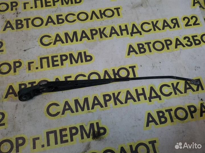 Поводок стеклоочистителя передний правый VAZ LADA