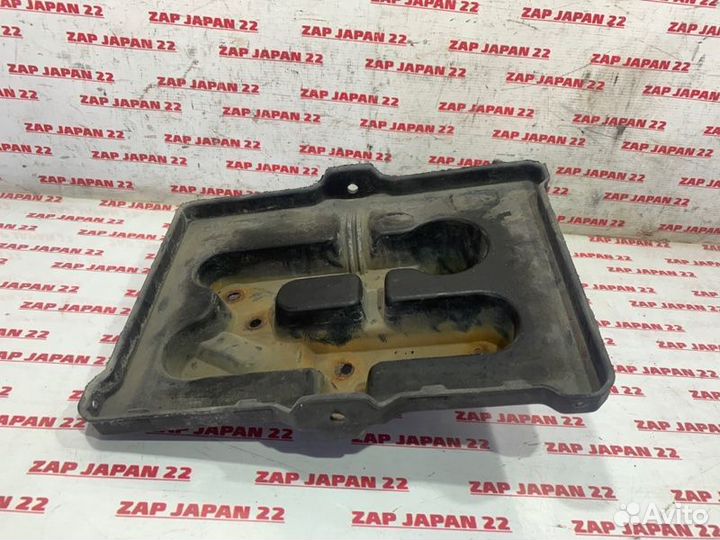 Подставка под аккумулятор Mitsubishi Delica PE8W