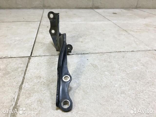 Петля капота правая Toyota Land Cruiser 200 2007