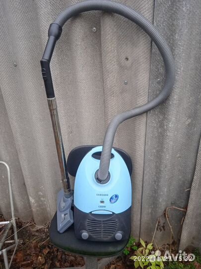 Пылесос Samsung-1300w, мешок, комплект, в идеале