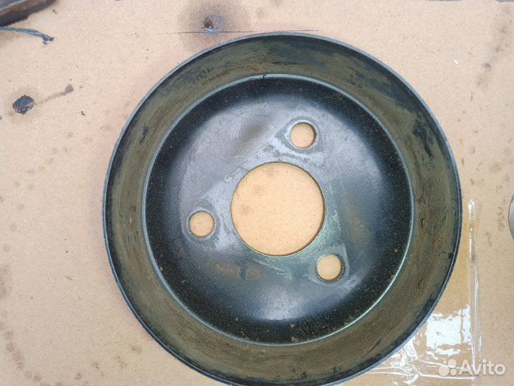 Шкив водяного насоса (помпы) Ford Focus 3 хэтчбек