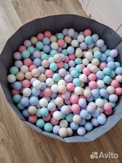 Сухой бассейн с шариками