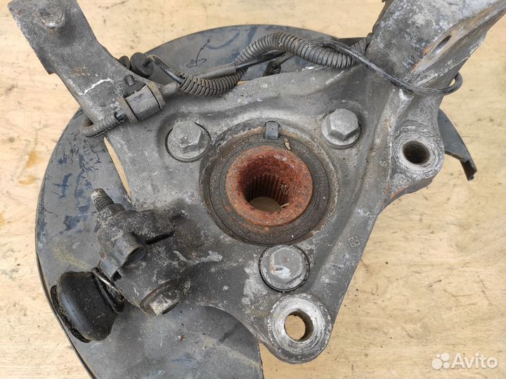 Кулак поворотный левый со ступицей Opel Insignia