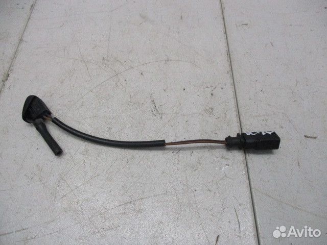 Форсунка омывателя левая Skoda Octavia 2 (A5)