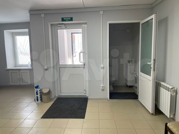 Продам помещение с арендаторами, 140 м²