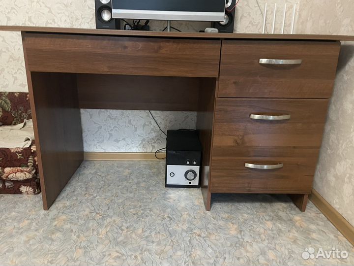 Письменный стол