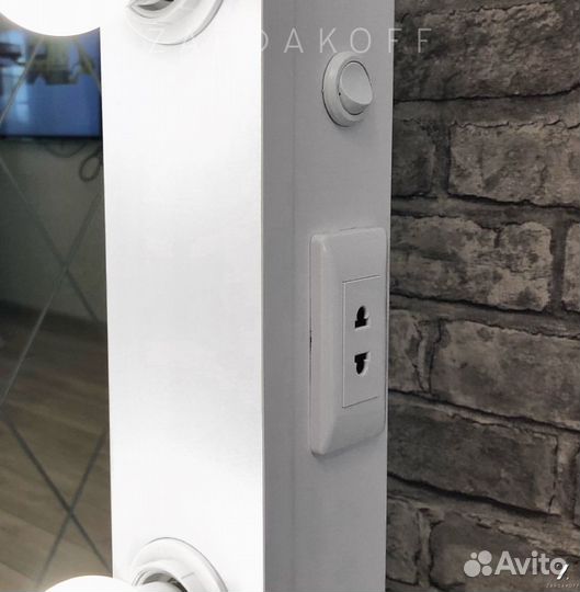 Гримерное зеркало с подсветкой