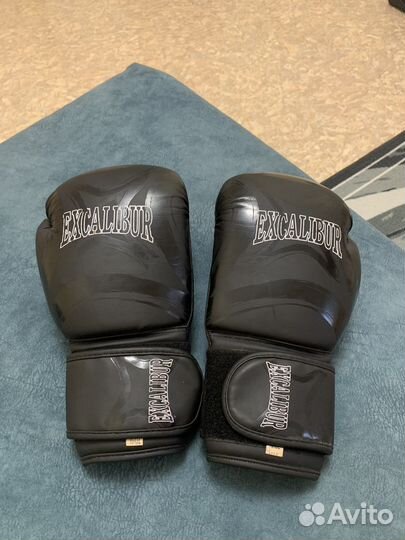Боксерские перчатки Excalibur 10oz