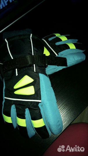 Горнолыжные перчатки женские