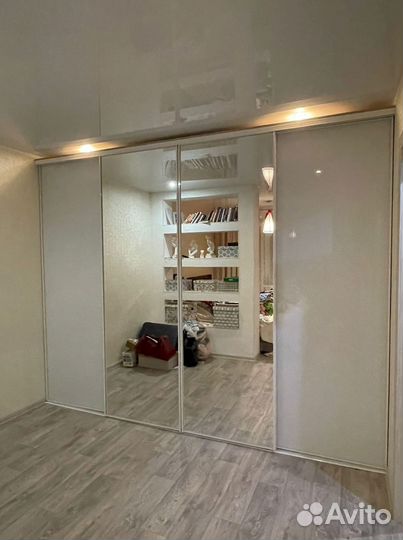 Шкаф с зеркалом