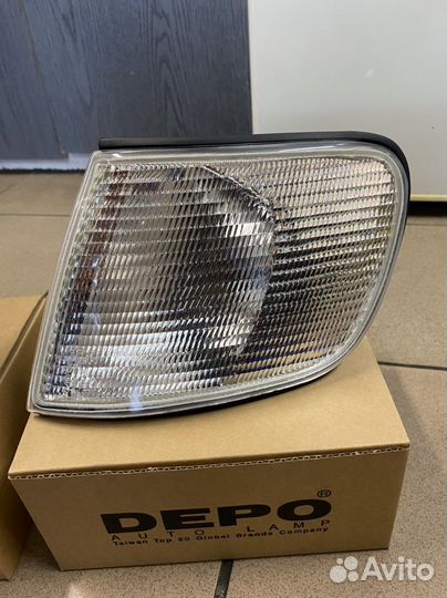 Новые белые поворотники Audi 100 C4