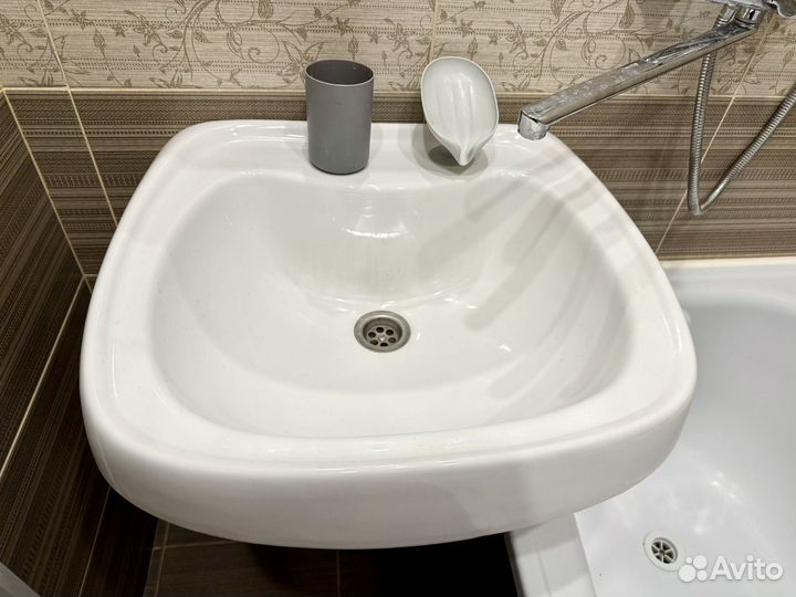 Кухонный/вытяжка/эл.плита/раковина/ванная/двери