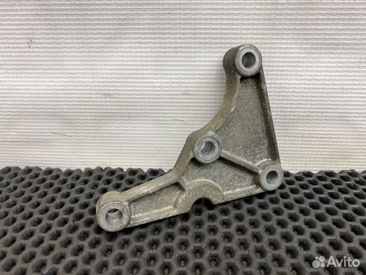 Кронштейн гур Mercedes-Benz Ml-Class W163 112.942