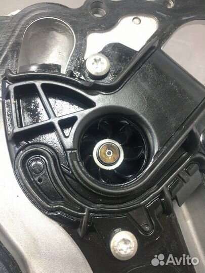 Помпа Mercedes C-Class W205 M276 3.0 turbo 2017