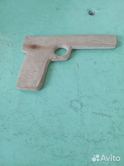 Игрушечный пистолет
