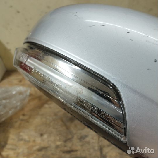 Зеркало правое Toyota Prius ZVW30