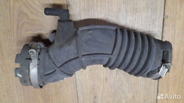 Патрубок воздушного фильтра Renault Fluence седан