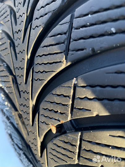 Goodyear UltraGrip Ice 215/60 R16