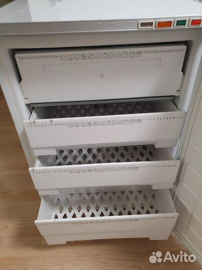 Морозилка бирюса