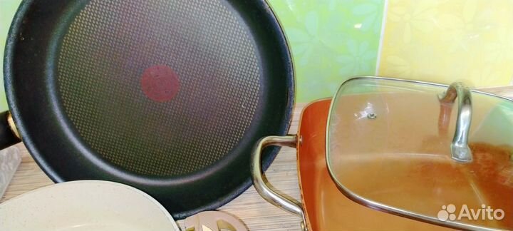 Сковородки много разных