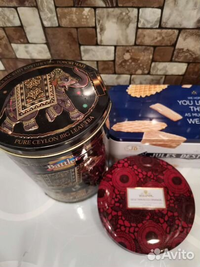 Большие и вместительные жестяные коробки