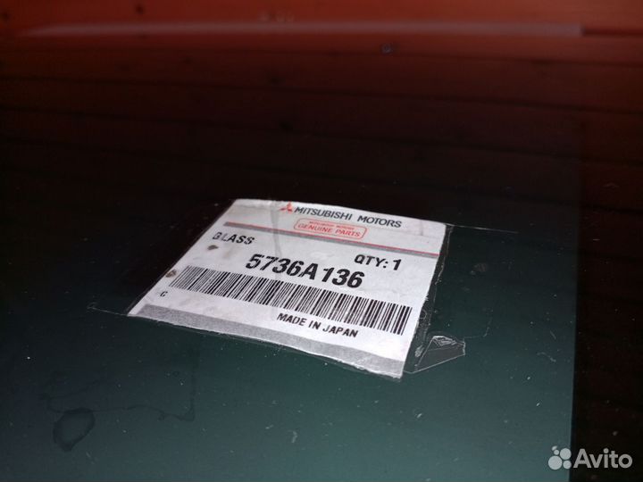 Стекло задней правой двери Mitsubishi Grandis 03-1