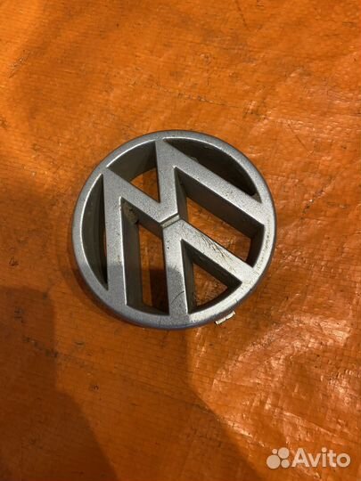 Эмблема решетки радиатора golf 3 венто