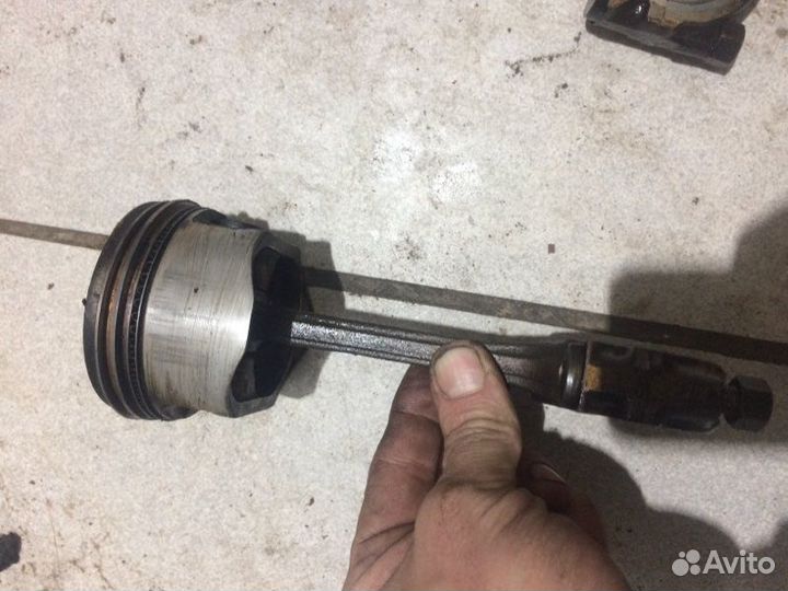 Поршень c шатуном Nissan March K11 CG10DE 2002