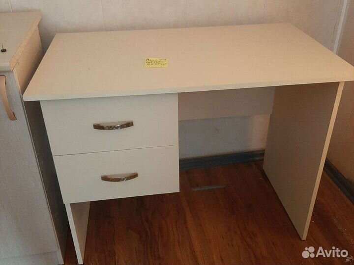 Письменный стол