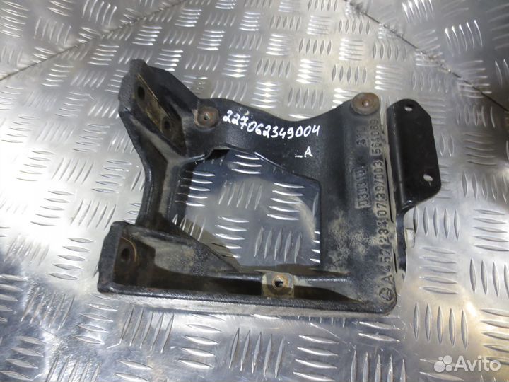 Кронштейн компрессора кондиционера Mercedes-Benz A