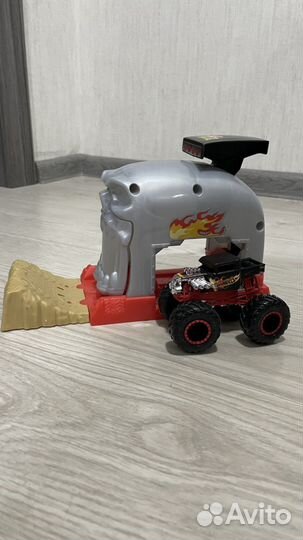 Hot wheels гараж пусковой