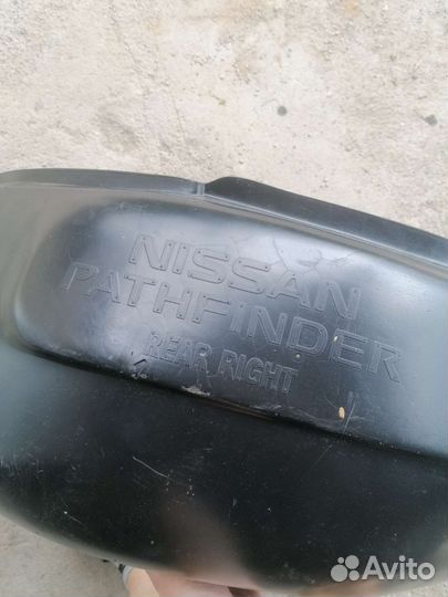 Подкрылок задний правый Navara d40