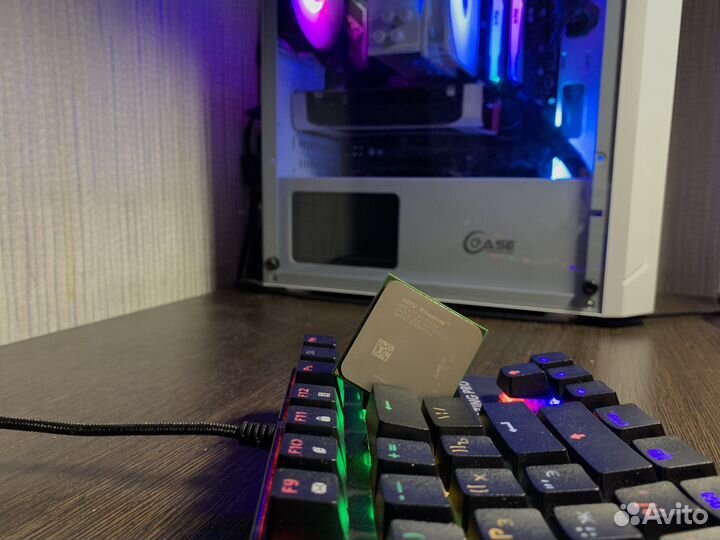 Материнская плата с процессором и памятью