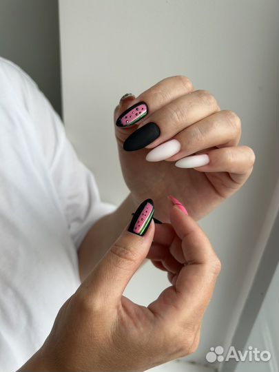 Маникюр, педикюр