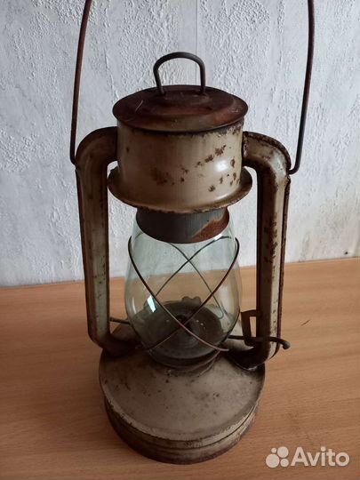 Старинный керасиновый фонарь