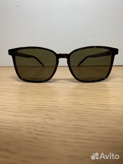 Солнцезащитные очки hugo boss