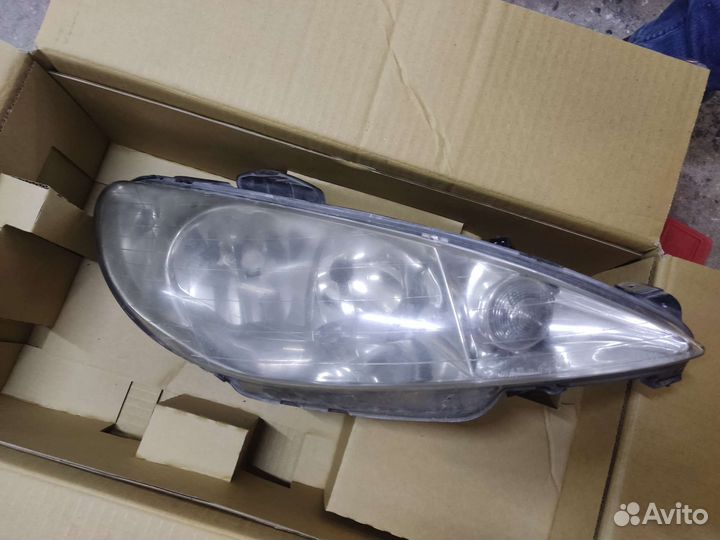 Фара левая на Пежо 206 /Peugeot 206