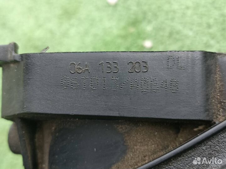 Коллектор впускной Volkswagen Jetta седан 1.6 2006