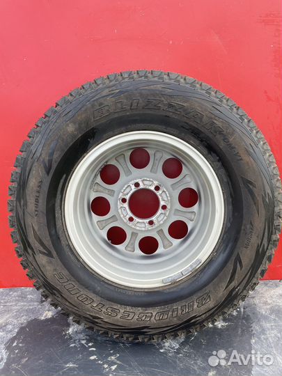Bridgestone Blizzak DM-V1 285/70 R17 117R