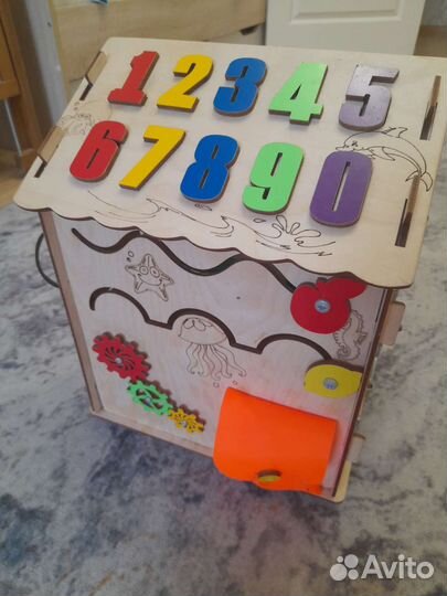 Бизиборд домик