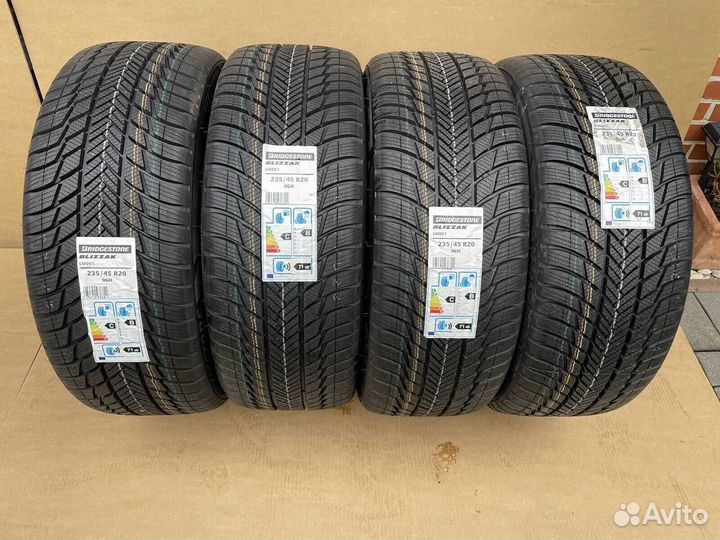 Bridgestone Blizzak LM-001 255/40 R20