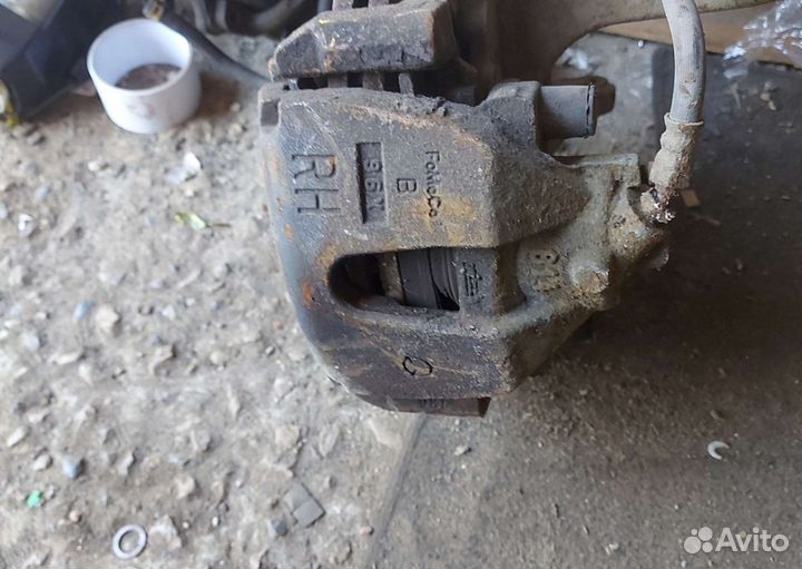 Суппорт передний Мазда 3 bl