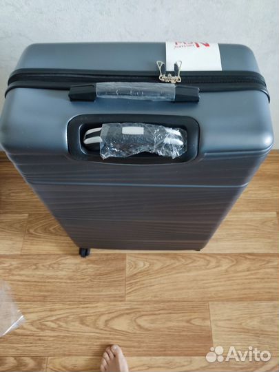 Чемодан на колесах большой l