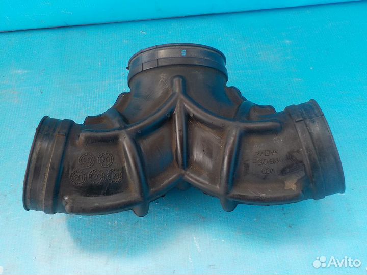 Патрубок воздушного фильтра volkswagen Touareg 200