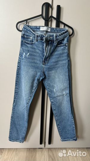 Джинсы stradivarius mom slim